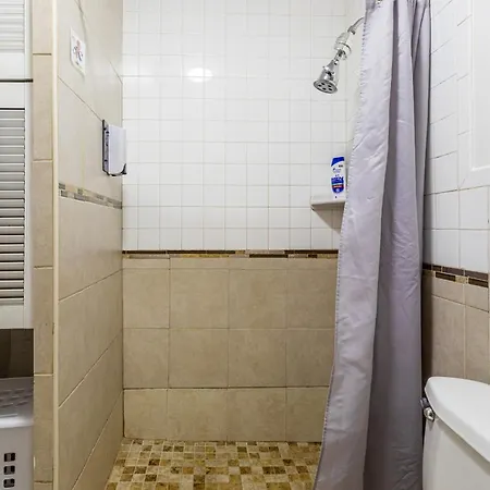 Best Room To Visit Nyc-Subway Access Newark Exterior photo