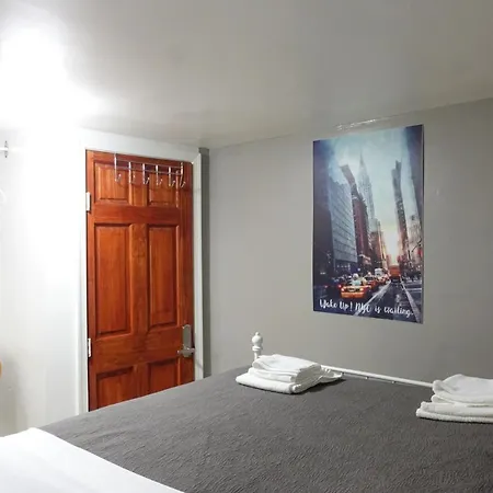 Best Room To Visit Nyc-Subway Access Newark Exterior photo