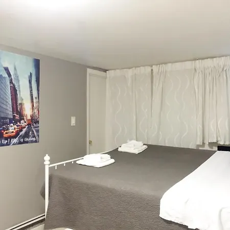 Best Room To Visit Nyc-Subway Access Newark Exterior photo